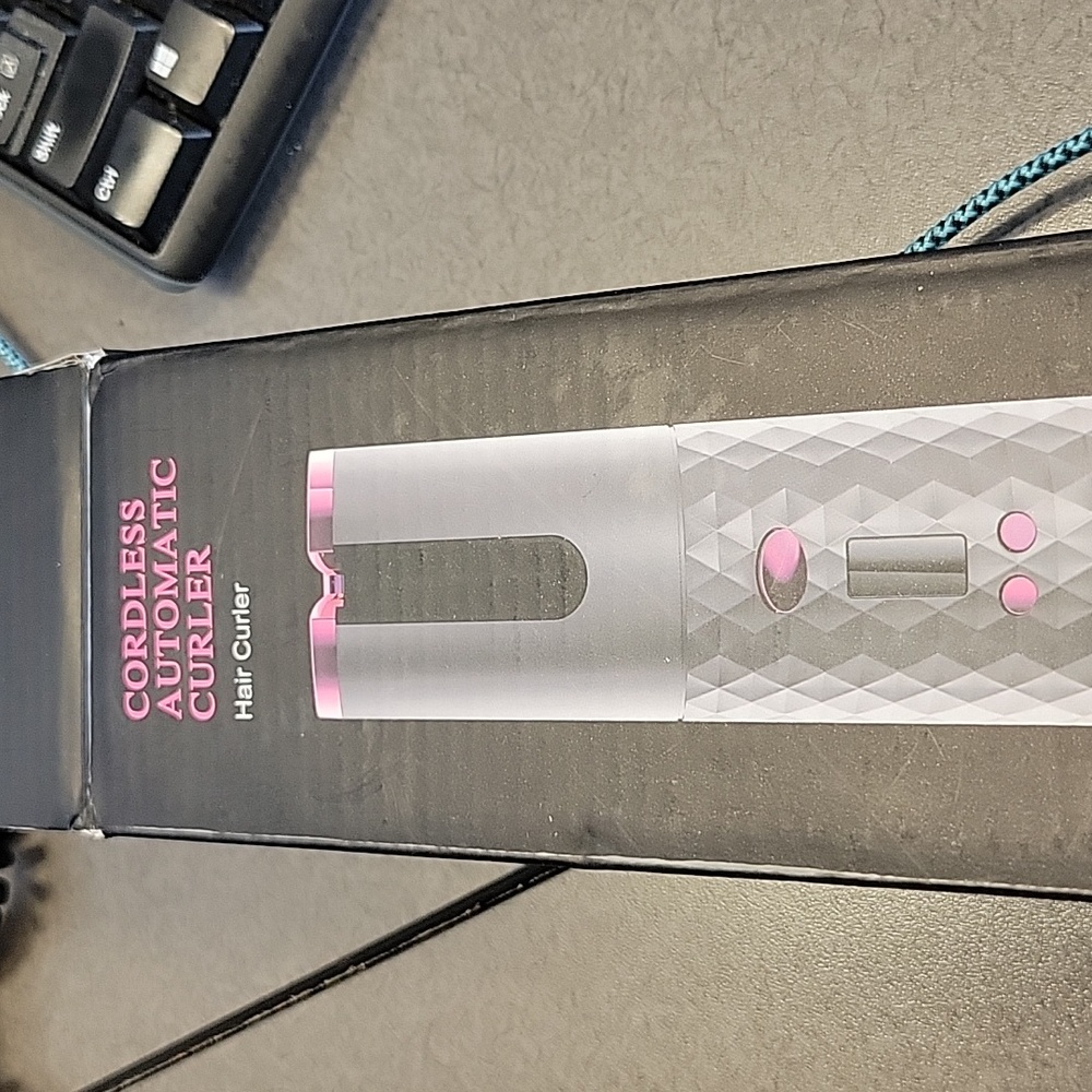 Cordless automatic curler